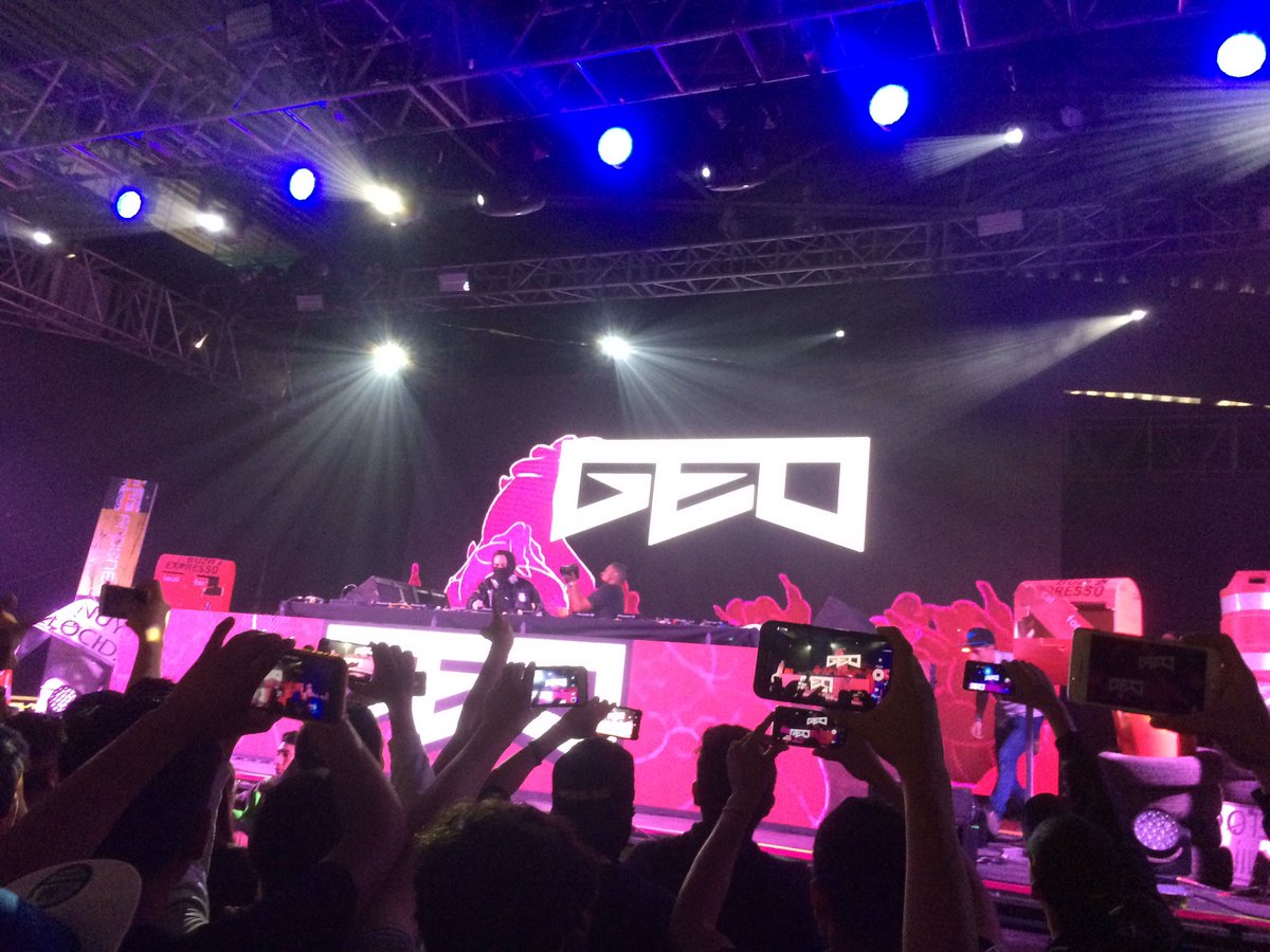 djworldmag's tweet photo. Es el turno de GEO en las tornamesas! 🔥
@wastelandmex https://t.co/d6H4Kq5WYA