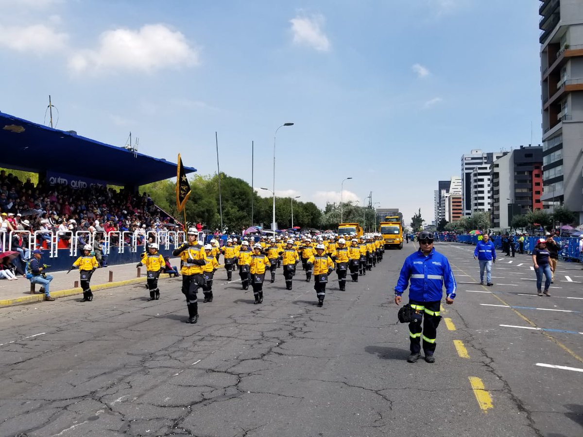 somos_aph_uce's tweet photo. Participando en #FiestasDeQuito celebrando junto a los Quiteños! 💛🇪🇨 https://t.co/SlS5oRA1oG