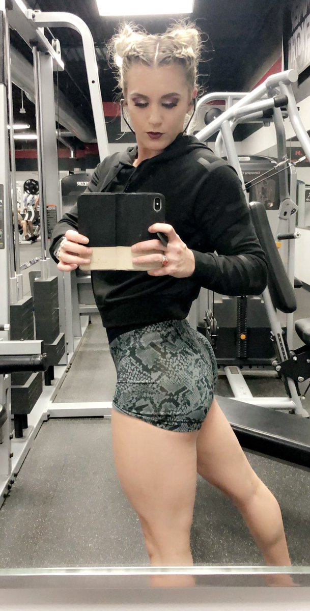 KateJoMoHart's tweet photo. Glam and ass for the big win 🙌🏼🍑 https://t.co/l6wMTitnDu