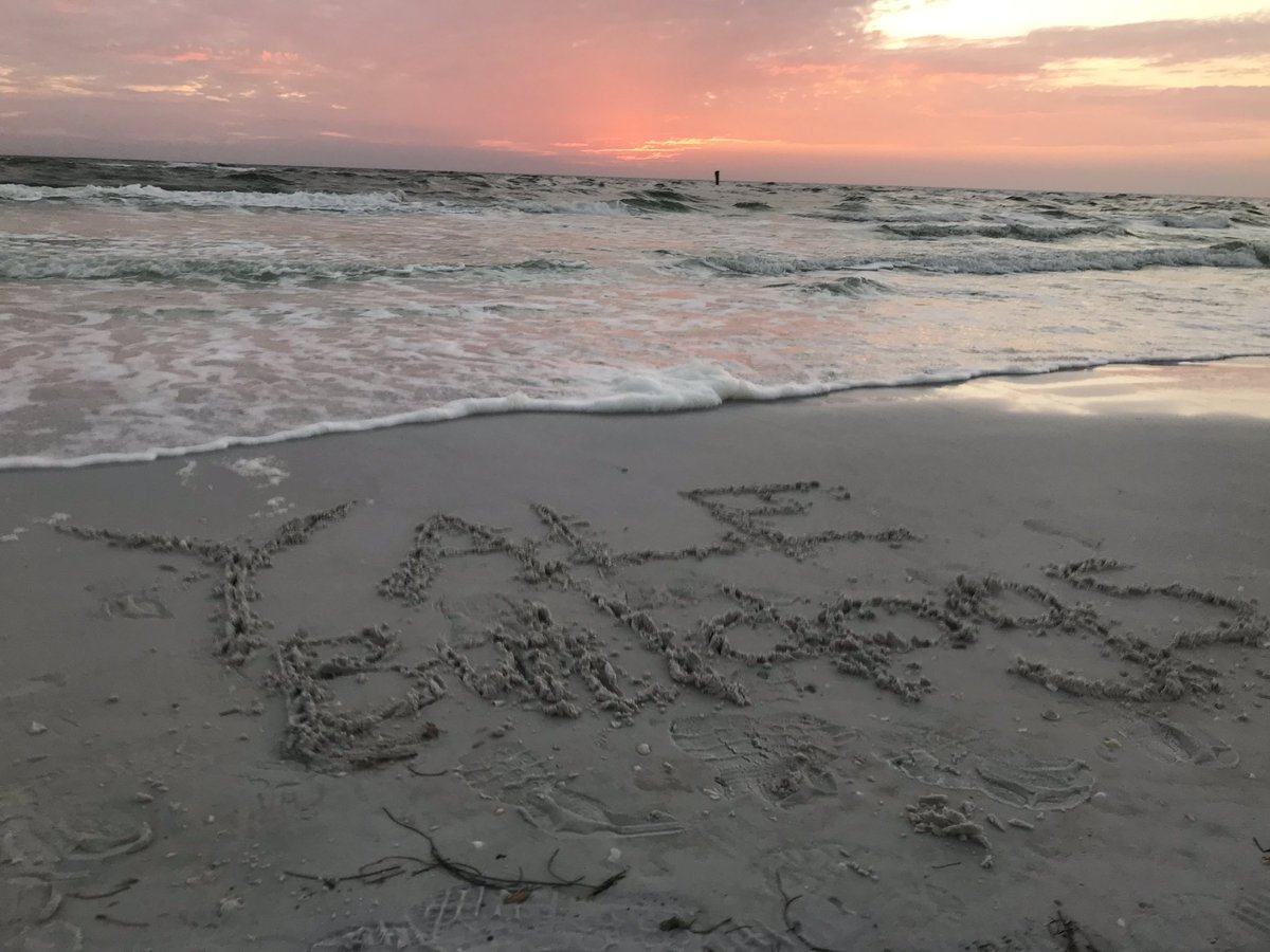 KylieStannard's tweet photo. Watching ⚽️, 🏃♂️ on 🏖 in Siesta Key, Repping @YaleSoccer. #Blessed 🙏 Living the dream. #AlwaysReppingYale #LogoNeverComesOff #ThisIsYale #TideWasFast #ThirdTimeWasACharm https://t.co/f52k5hN4zA