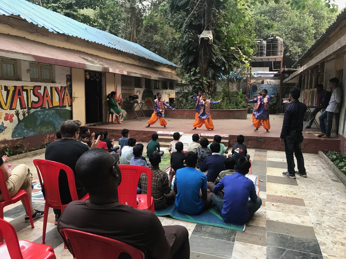 vlherrington's tweet photo. There are 40,000 kids living on the streets of Mumbai. Many turn to crime to survive. Spent day with The Vatsalya Foundation who work to bring love to these boys’ lives and make a difference to their futures. #complexsocialproblems #OxfordEMBA #actingupstream #publicsafety https://t.co/OW6NGl8ep3