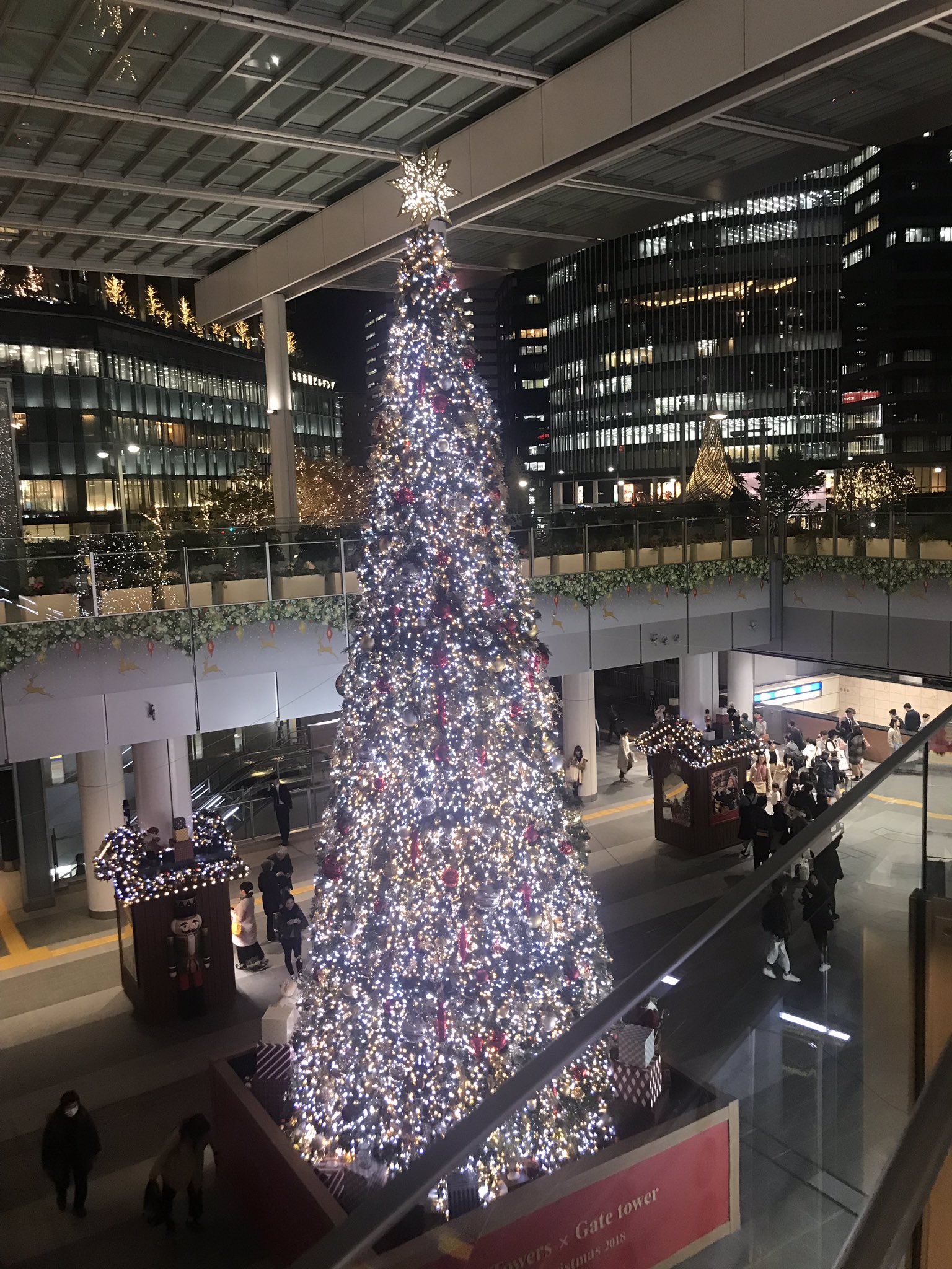カレーハウスcoco壱番屋春日井町屋店 名古屋駅前 クリスマスイルミネーション 名古屋駅のツリーもjpタワーのツリーも美しかったです 勝川駅前のツリーも撮ってこなくちゃー 三 O W ﾉ クリスマスイルミネーション クリスマスツリー