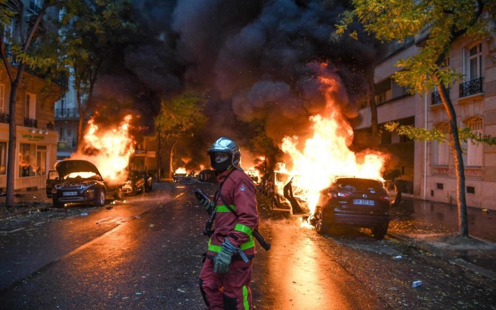 muhammettarhan's tweet image. The 21th-Century Enlightenment. See: Paris, France #frenchspring #YellowVests #Paris