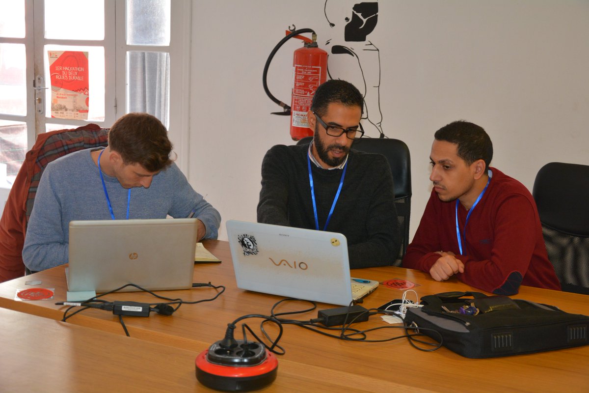 simo_benhida's tweet photo. it was an awesome day on #MLHMarrakech @MLHacks #LocalHackDay https://t.co/rn82a0lE6h