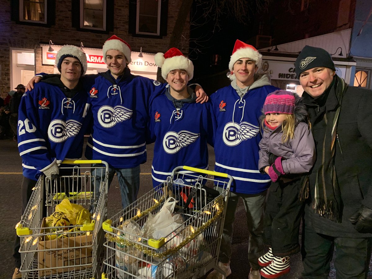 PerthBlueWings's tweet photo. @CCHLTier2 @PerthBlueWings Tyler Murphy, Jonathan Peacock, Jacob Cover and Mark McKay Collecting Food For The Perth Salvation Army - at Tonight's Santa Claus Parade. Well Done Men... #AttitudeOfGratitude #KeyToLivingIsGiving #PBWGiveBack https://t.co/jBlEybtgK0