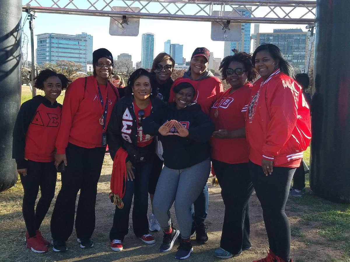 fortworthdst's tweet photo. Today is World AIDS Day. Fort Worth, Arlington and North Central Texas Alumnae Chapters of Delta Sigma Theta Sorority, Inc. united to support those individuals living with HIV/AIDS &commemorate those who lost the battle. #AIDSOutreachCenter @AATXDST @NCTA1913 https://t.co/QDY1WJVxtO