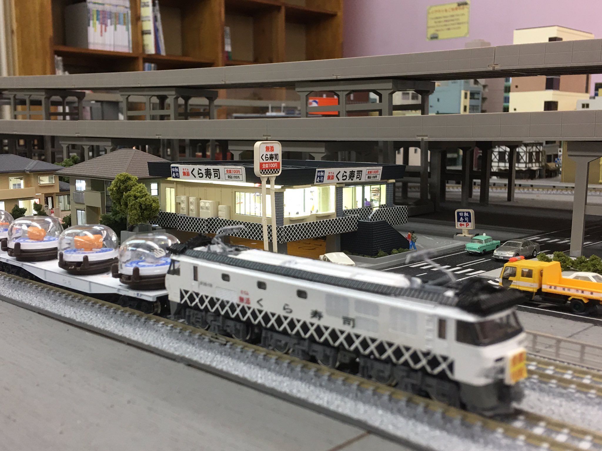 تويتر ウルトラジャイ子 カーラ على تويتر 自作のくら寿司列車を走らせようと持ち込んだら レンタルレイアウト側が空気読みすぎててワロタwww くら寿司 ポポンデッタ Nゲージ T Co S4nlxxoxpl