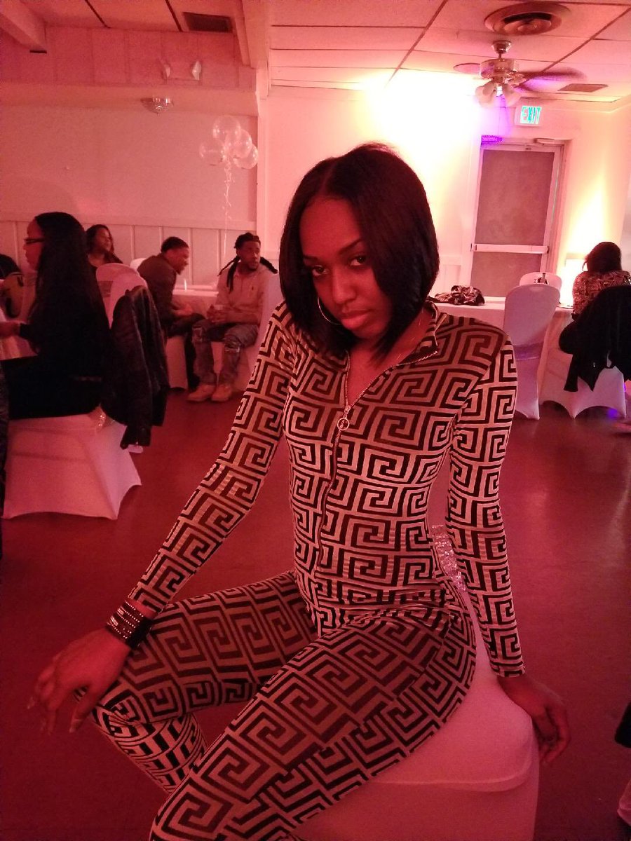 Uniique_Complx7's tweet photo. gιяℓz иєє∂ ℓσνє тσσ 🐍✨💋

#secondtimethecharm
 #jumpsuitkilla 
#love 
#natural 
#body https://t.co/5vf2U1LubB