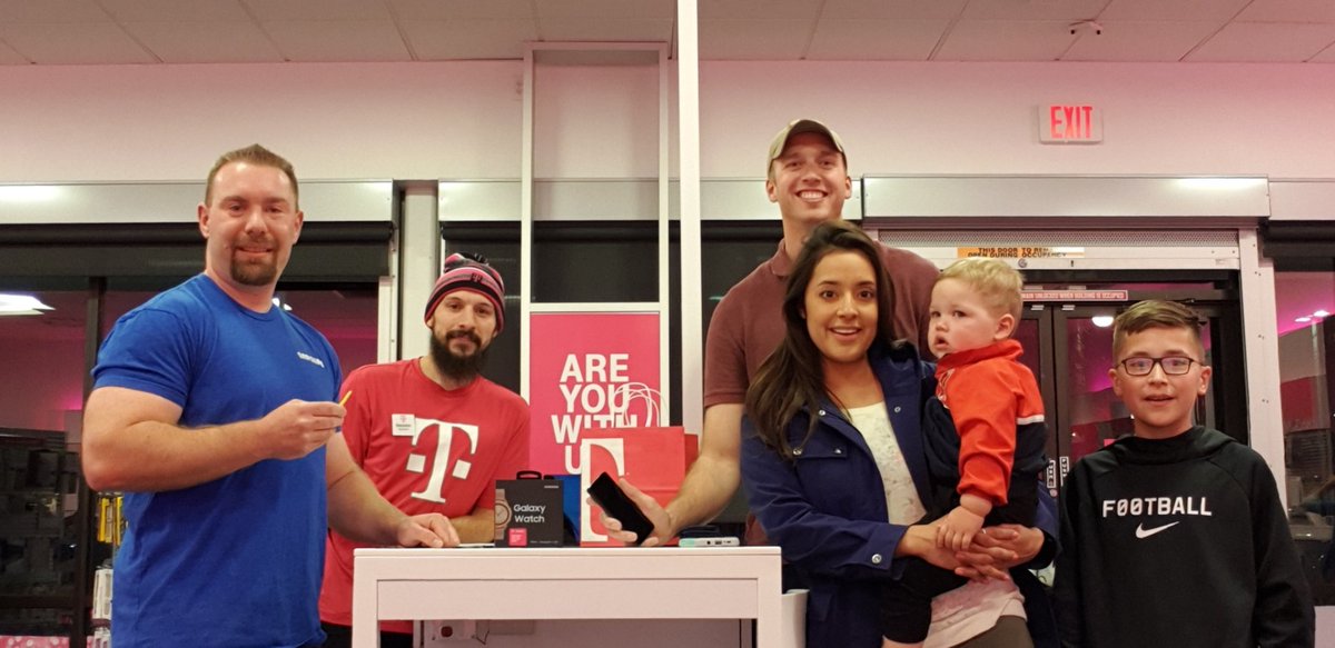 MerwedeTyler's tweet photo. Taking advantage of the free Samsung TV promotion at T-Mobile https://t.co/CuPbgCrLdD