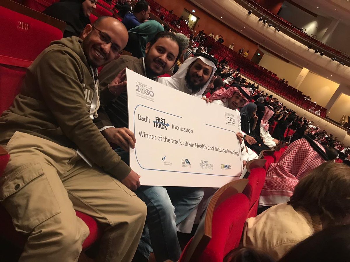 zalsharari's tweet photo. بنهاية اليوم الثالث من المنافسه في هاكاثون السعودية للابتكار الصحي الاول وبتعاون مع@mithackmed كاحد مبادرات ولي عهدنا الشاب المهم صاحب السمو الملكي الامير محمد بن سلمان بن عبدالعزيز حفظه الله، تم فوز مجموعتنا المبتكره بالمركز الاول في مسار صحة الدماغ والتصوير الطبي. والحمد لله. https://t.co/j8sLg9Ood5
