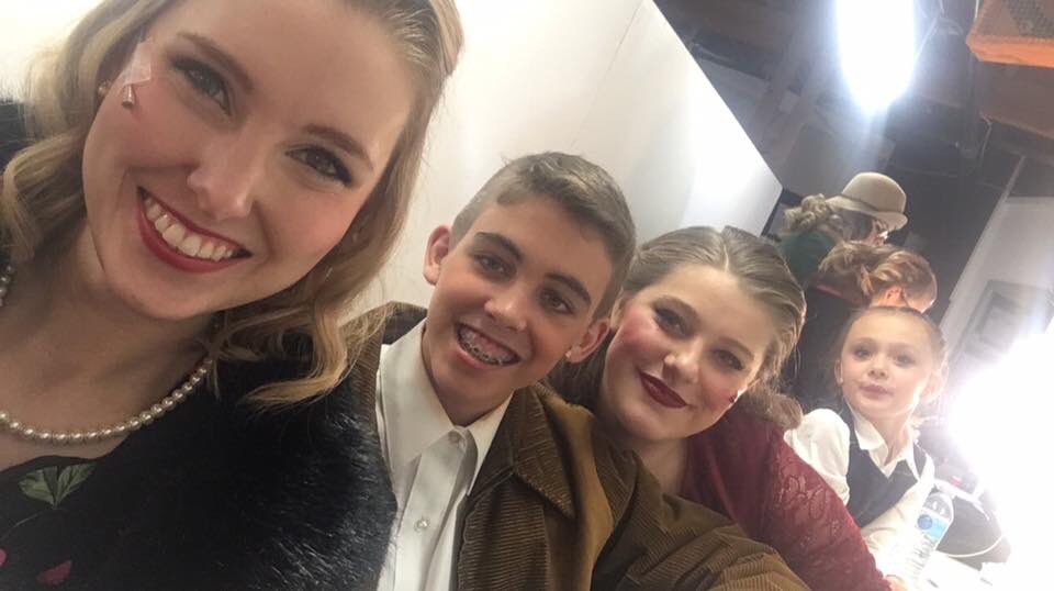QCMusicGuild's tweet photo. More backstage selfies from tonight’s show. https://t.co/rWiP10HMbL