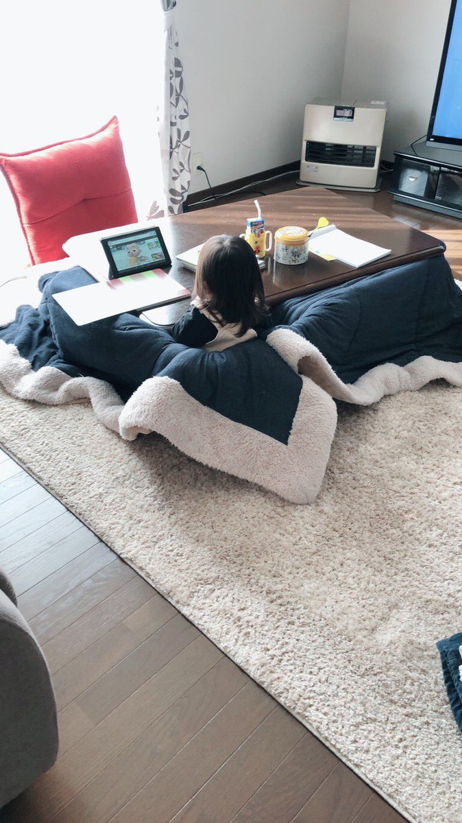 こたつの使い方教えたの誰 小さい子のこたつの使い方が可愛過ぎる 昔やったことがある人も Togetter こたつの使い方教えたの誰 小さい子のこたつの使い方が可愛過ぎる 昔やったことがある人も Togetter