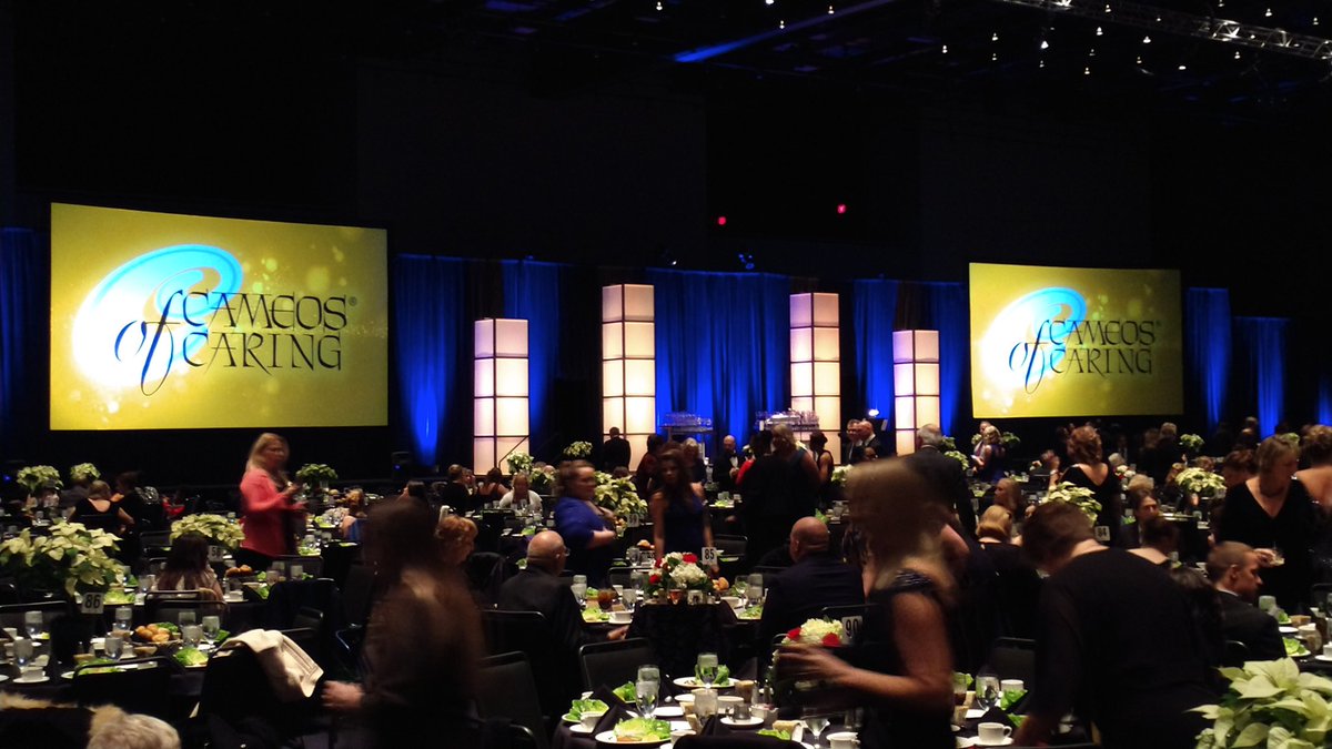 MediaQuestPgh's tweet photo. It’s a great night at the convention center.  We are honoring some amazing nurses! #cameosofcaring2018 #mediaquestpittsburgh #davidlawerenceconventioncenter #pittsburghav https://t.co/Uno6elDJFn