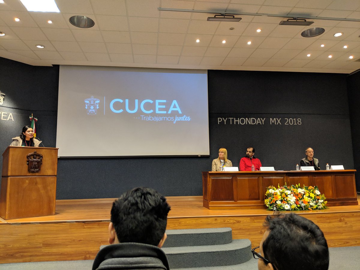 _Buh_bye_'s tweet image. Así se vio la inauguración de #PythonDayMX18 con @mayela0x14 hoy por la mañana.