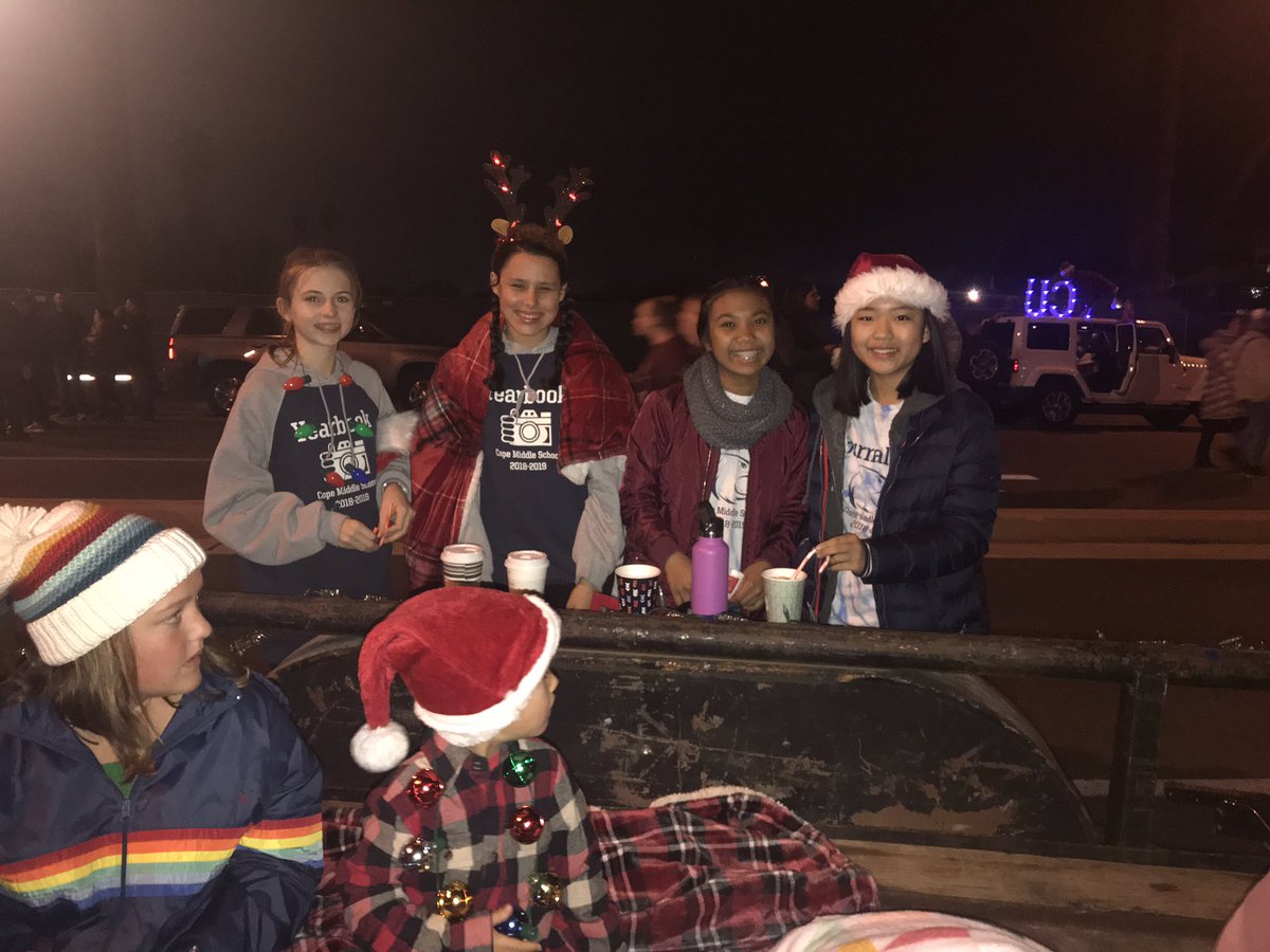 CopeMiddleRUSD's tweet photo. Redlands  X-mas Parade🦅🎄#CopeKidsDoingGreatThings https://t.co/z4dTIGEf0Q