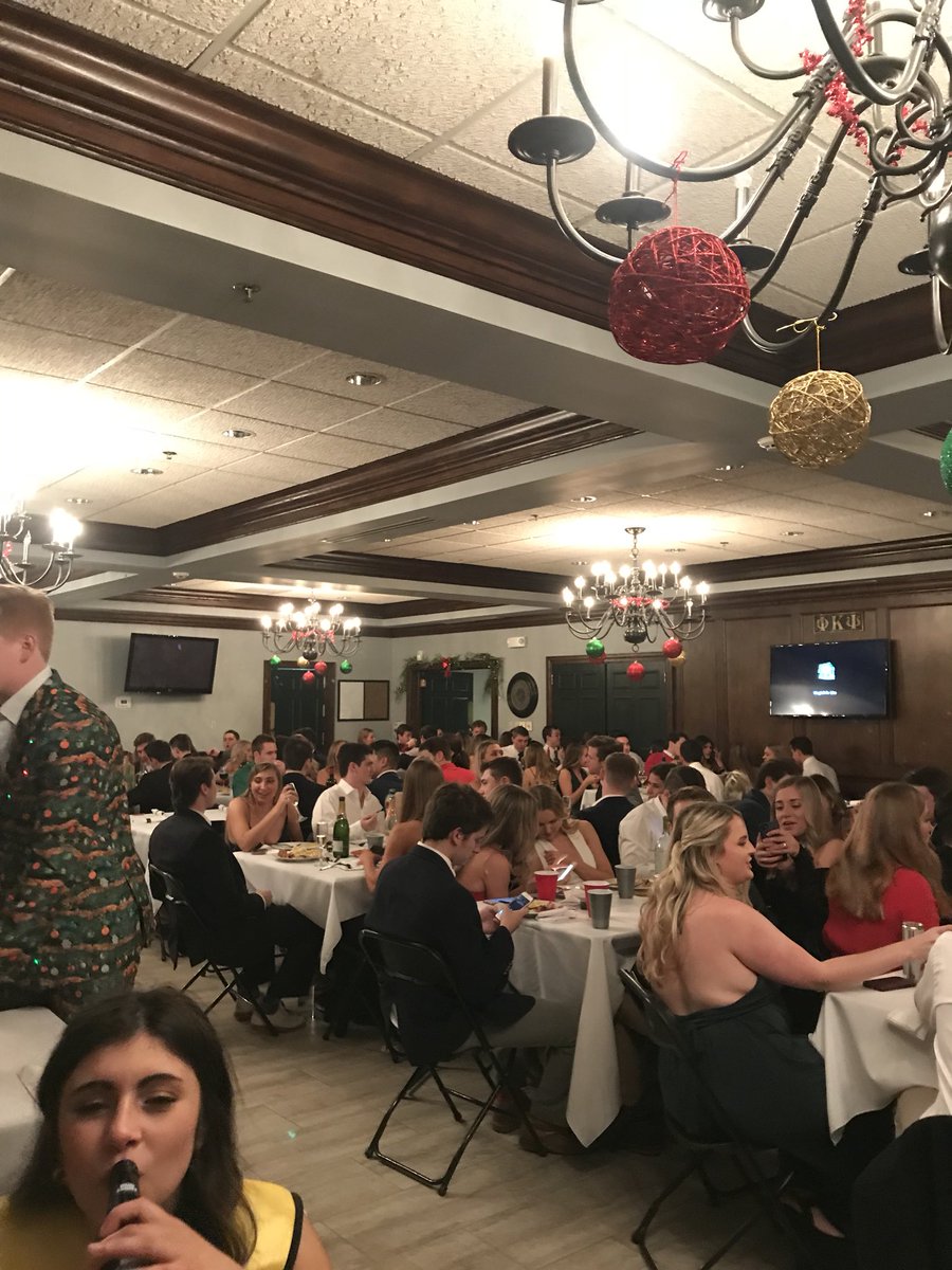 Annual Christmas Buffet drip fest. Shoutout Mom Kaye for drippin’ the hardest 😤