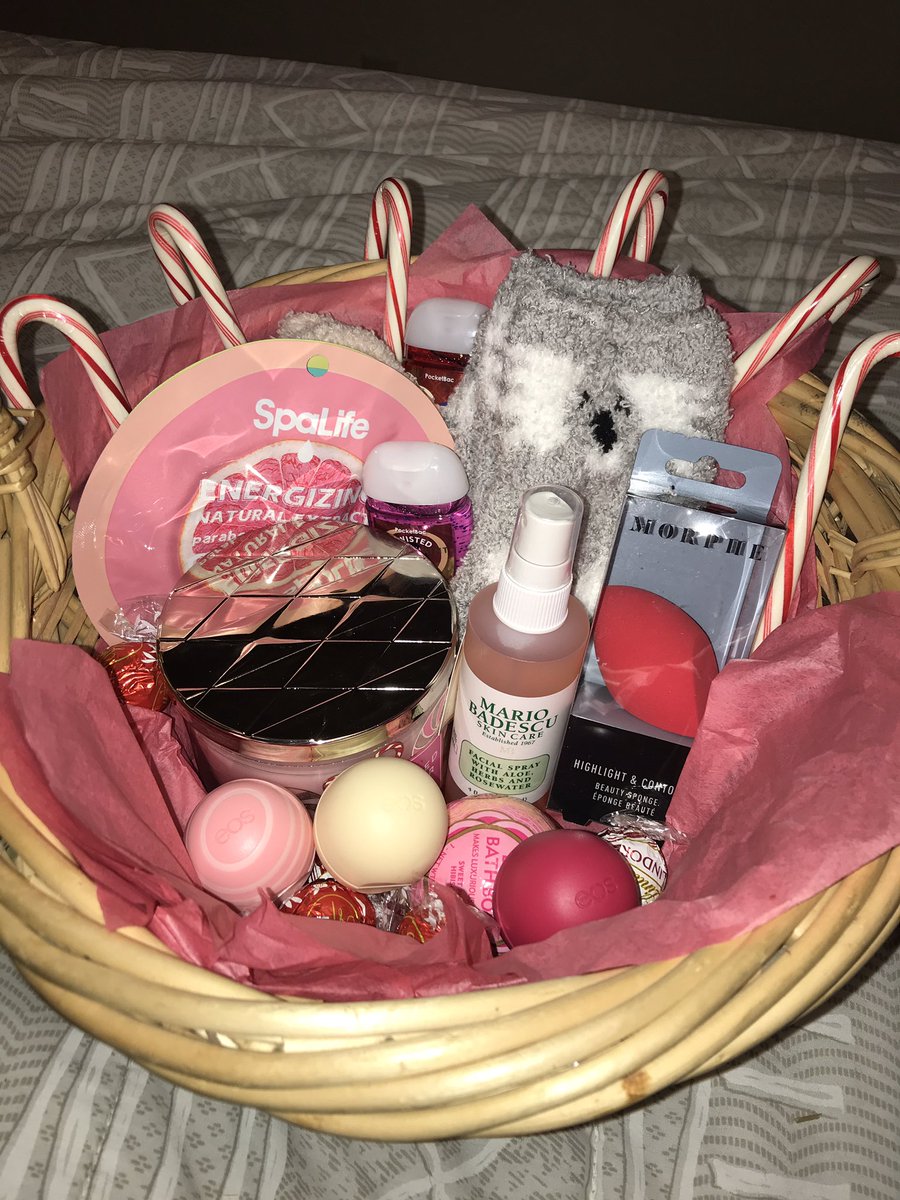 _shirleyromero_'s tweet photo. in 2018 we TREAT OUR FRIENDS !!!!!!! ( im only posting this here cause she doesn’t have Twitter hehehe) https://t.co/8iIuWzVVCb