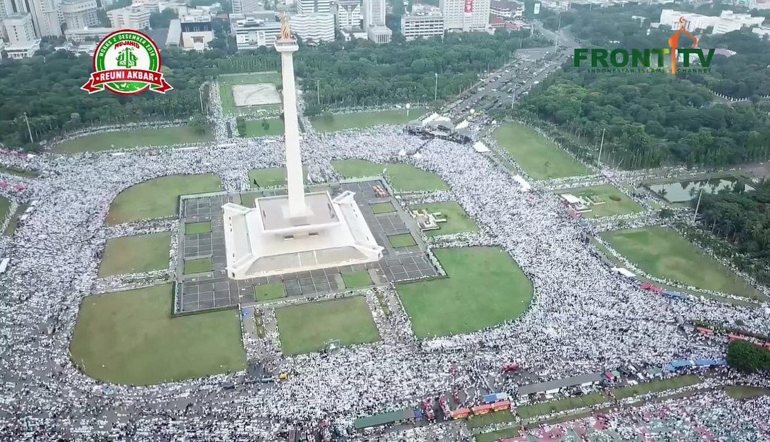 tifsembiring's tweet photo. Kenapa ada yang nyinyir dan banyak yang kejang-kejang mendengar kata #Reuni212 dan melihat gambar ini? https://t.co/WMvdi5fnpS