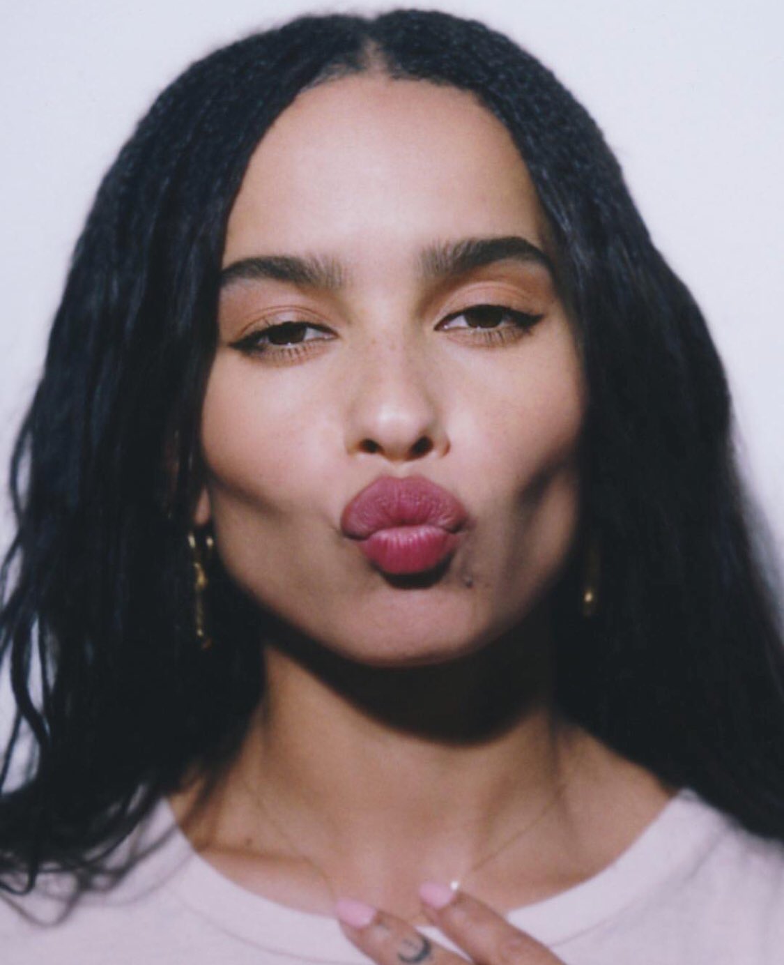 Happy birthday to the ultimate sagittarius sun queen. you re an angel, zoë kravitz. 