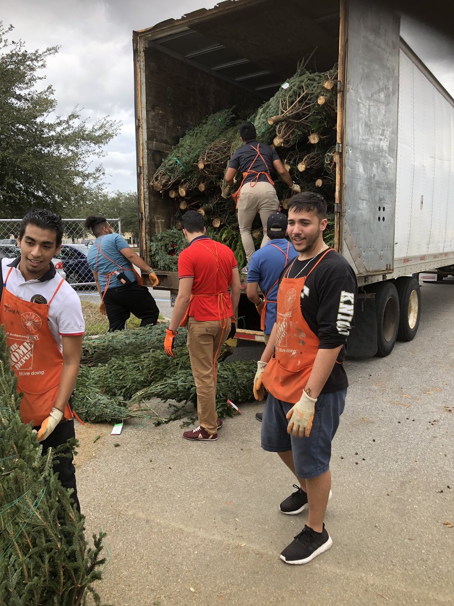 My team hard at work today! Unloading trees and having fun!!!! Food does wonders....<a href="/brianjabel2/">Brian Abel</a> <a href="/HD6331/">Alafaya Trail</a>