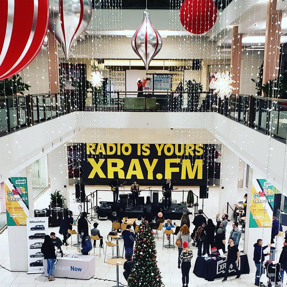 xrayfm's tweet photo. Taking over the mall! @ShopLloydCenter #lloydlocal with @MiniBlindsBand playing now! Thanks to @MigrationBrew for the beer garden and @reachnow for sponsoring! @DoublePlusG00d played earlier. ⚡ https://t.co/qwlAJVvM8X