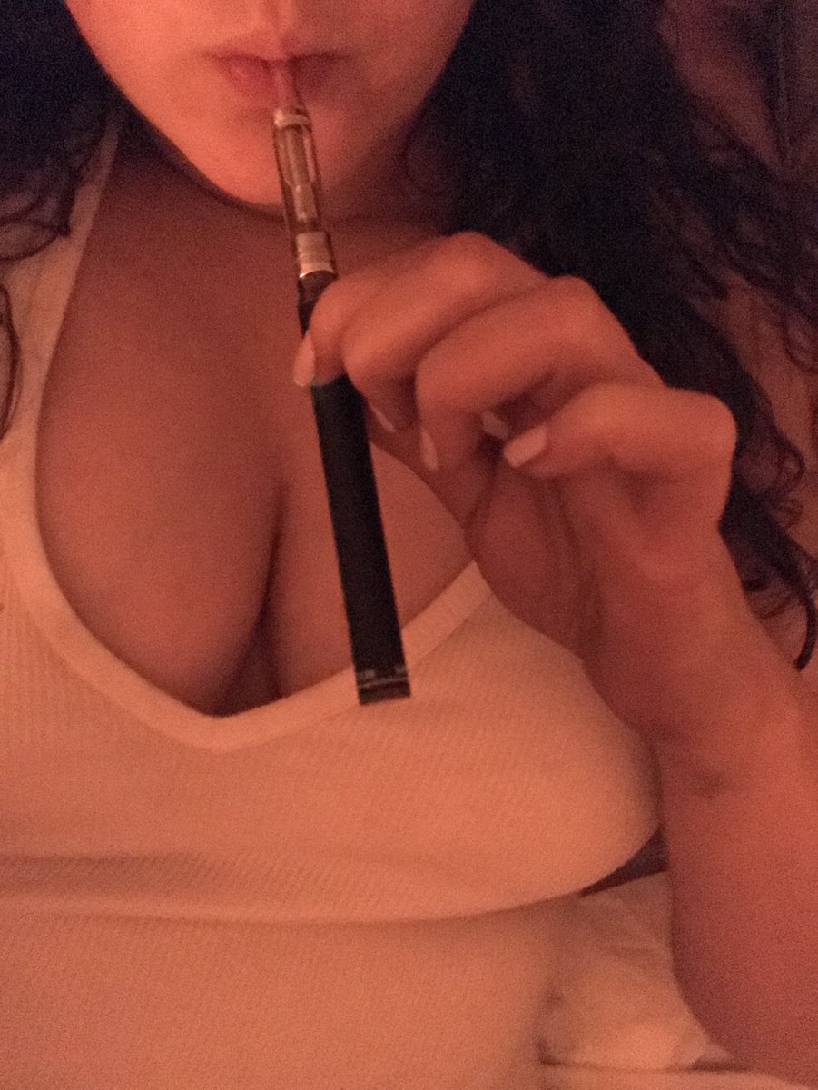 AubreyFindom's tweet photo. canceled a date tonight at the last minute because i love leading men on only to torture them 💗 @RTfinDAMN @rtfemdom1 @RTpaypiggy @rtfindom https://t.co/Mo2KNH2fL0