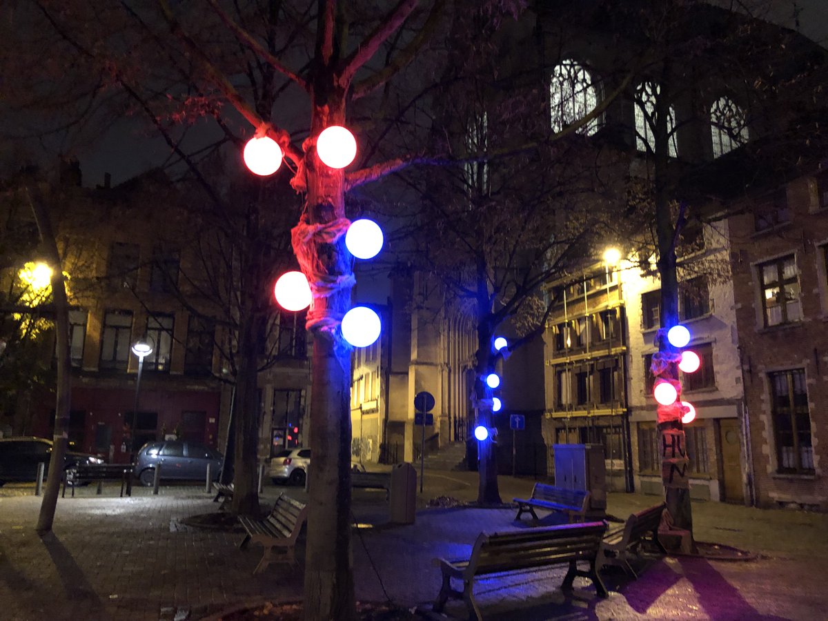Janvankampen's tweet photo. Werkdag van 16.5 uur 🎉😴 #JoeNightWalk #Antwerpen #Kunsdt https://t.co/gKYCTV0d58