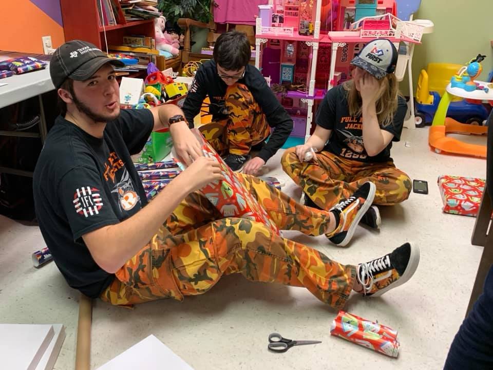 FRCTeam1296's tweet image. FIRST is made possible by legions of selfless volunteers.  Our students display the same #othersfirst attitude!  Today it was wrapping presents at #rainbowroomrockwall.