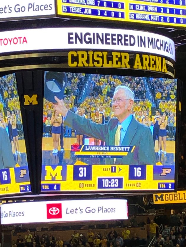 ajb3's tweet image. I wish every veteran could get a standing ovation at a sold out arena—we’re sure glad Pa got one! Thanks @umichbball! #goblue #gopa