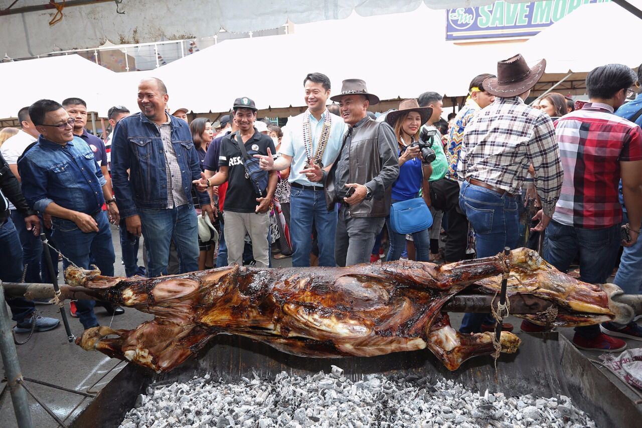Win Gatchalian on X: "Maraming salamat sa lahat ng ating mga kababayan mula  sa Padre Garcia! Inaasahan ko na magiging kasing saya at nakakabusog ang  inyong susunod na Kabakahan Festival. https://t.co/Xhmf9SICUx" /