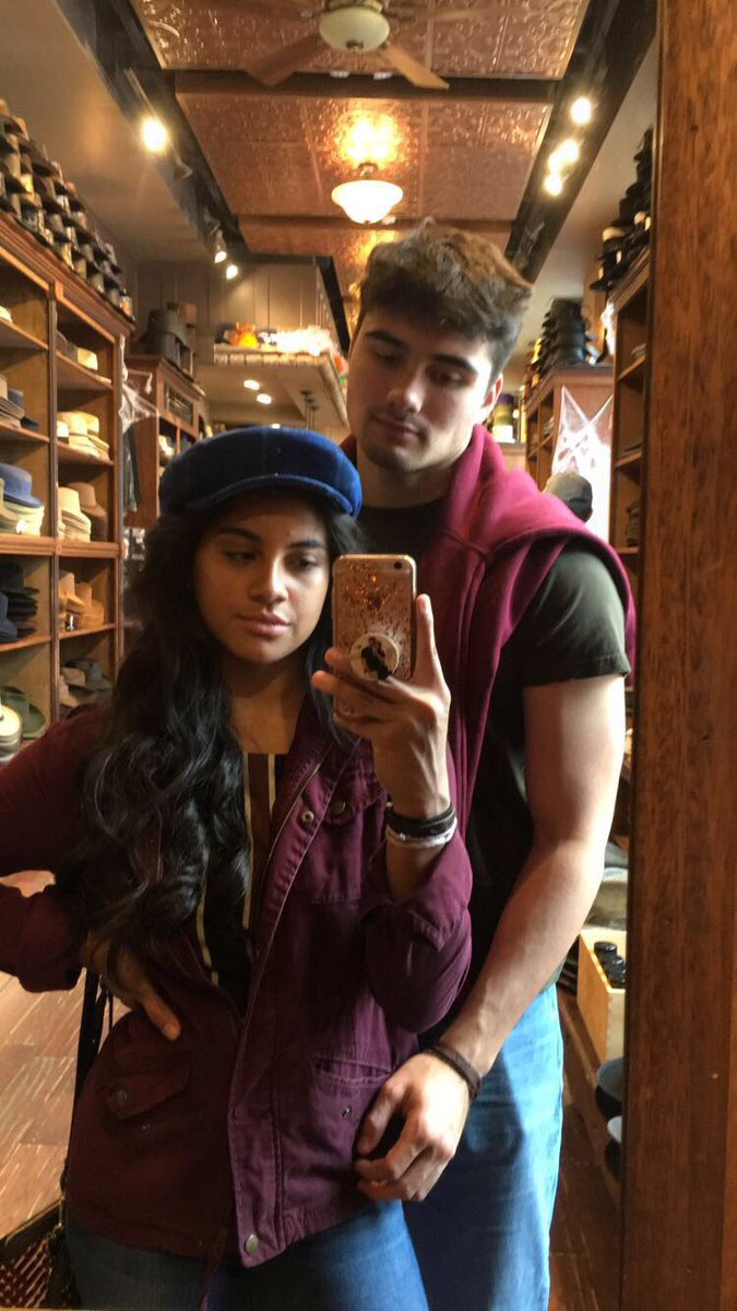 deathstargazing's tweet photo. it’s my best friends birthday!! so much love to my favorite person on the planet. 20 never looked so good😍🥰 i love you baby! https://t.co/PtgPOZLx0L