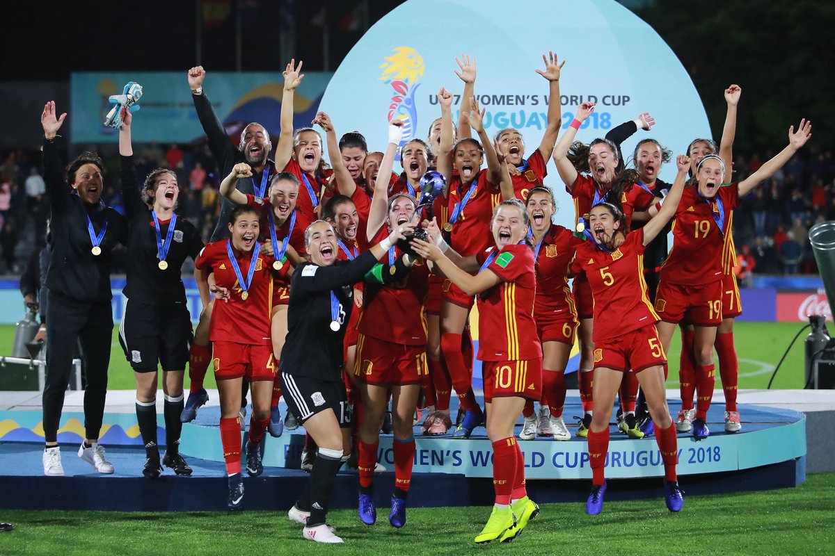 Instrucciones para ver este vídeo:
1⃣ Pulsar PLAY
2⃣ Emocionarse a todo lo que da
3⃣ Retuitear para que TODO EL MUNDO sepa que somos #Campeonísimas del mundo
📹 @FIFAWWC