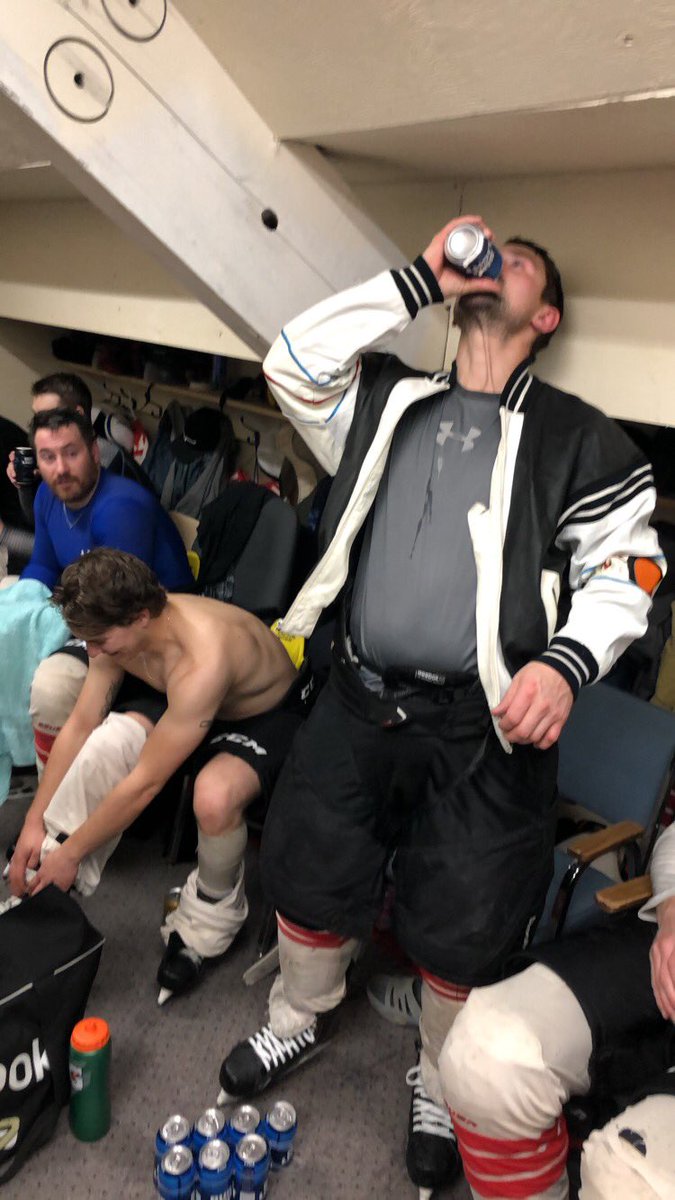 DosaBombers's tweet photo. Bombers get back in the win column with a big 12-4 win over @WawanesaJets. @jury41 leads the way with 4 bingos!๐ฉ๐ฉ๐ฉ๐ฉ #BombersHockey #THHL #CameToParty https://t.co/LexX0GxbWG