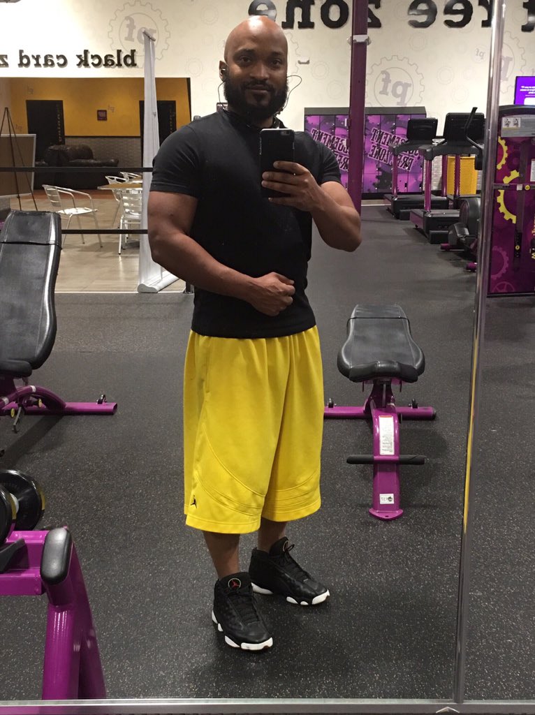 HenryDaHawk's tweet image. Work hard.....Play later....
#SamsonStrong
#jymgunkie
#gymgrindin #weights #weightlifting #planetfitness #fitness #biceps #triceps #flex #bodybuilding #mybodyisatemple