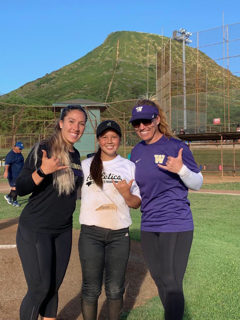 SCA14U's tweet image. Thank you Washington Huskies Coach Heather Tarr and Coach Whitney Jones for having Sianni Sakai at your camp today in Hawaii!