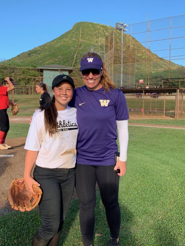 SCA14U's tweet image. Thank you Washington Huskies Coach Heather Tarr and Coach Whitney Jones for having Sianni Sakai at your camp today in Hawaii!