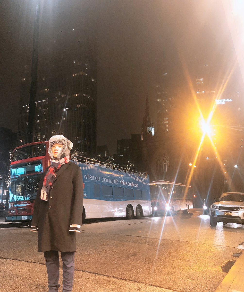 official_ACE7's tweet photo. [#에이스_준] 그의 겨울 ...(a.k.a young Y)
#Chicago #ACE #시카고 #목도리협찬  #어떡하지너무웃겨 #근데여기겨울왕국인가요 https://t.co/4YVWM4ehmR