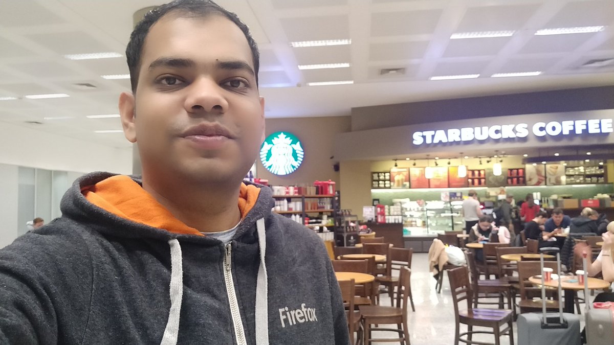 Waiting for your next flight before Orlando and having a long layover, Starbucks can give you a relief!

#mozlando2018