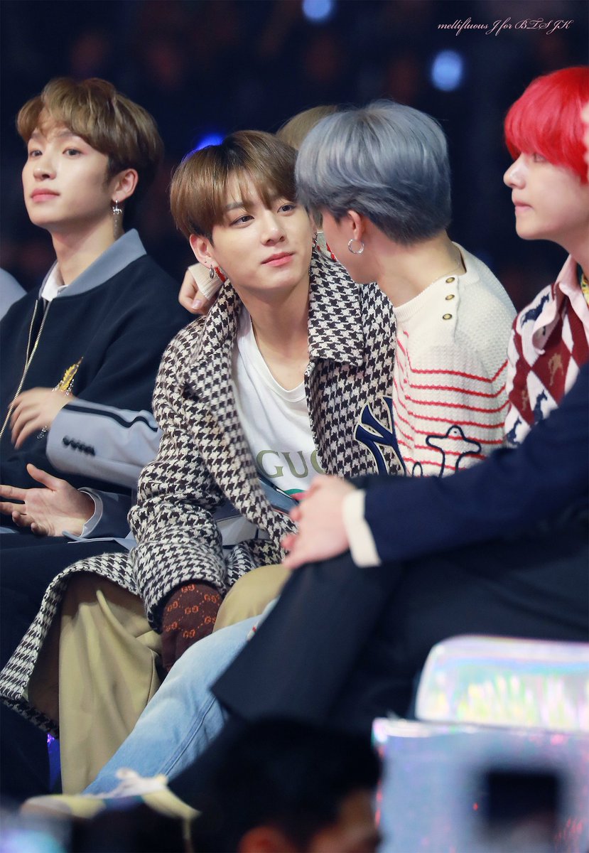 pricillyaregins's tweet image. got you a man who look at you like jungkook look at jimin :((