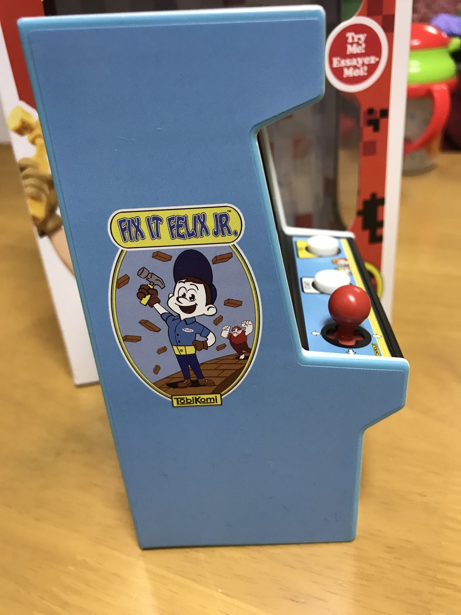 シュガー・ラッシュ』（2012年）のオープニングシーンで、「シュガー