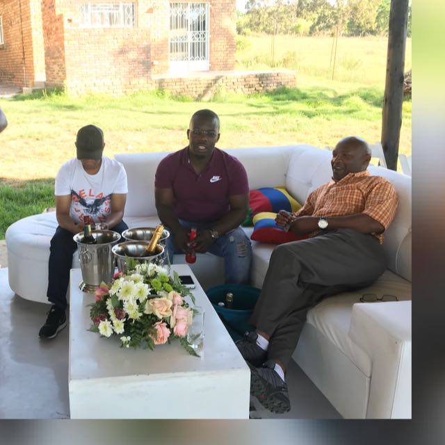 mudaulanganani's tweet photo. MD with responsible manager MR phakhathi of my company 'LL SECURITY SERVICES 

I WAS ENJOYING MY DTY SINCE MR BUTHELEZI HAVE BEEN EMPLOY L.PHAKHATHI https://t.co/VrFxVCtB1V