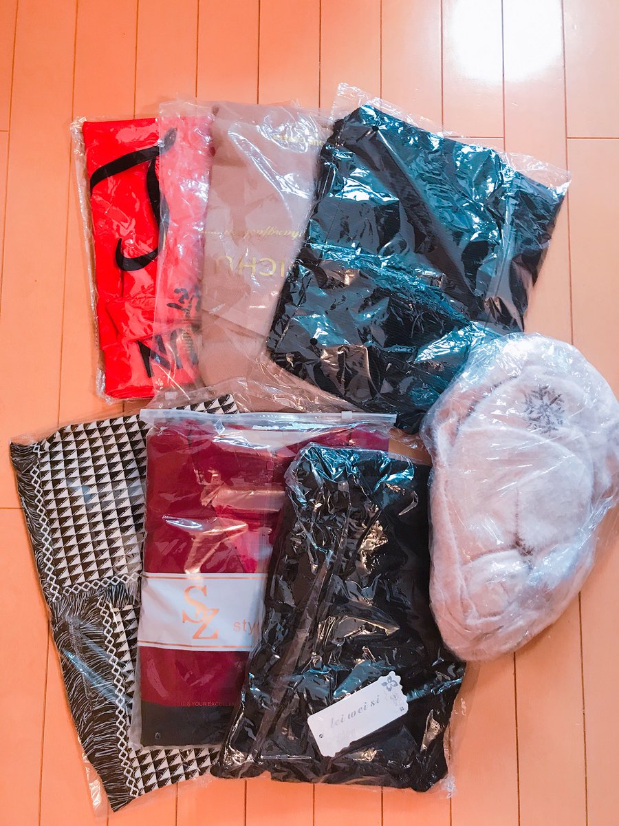 kpkp0519's tweet photo. BCstyleから荷物届きました!
11/22 受注
11/27 発送(EMS)
12/2 到着
で10日で届きました。
しかも欠品もなく注文した7着全部!
割と小包で届いて「やべーこれに7着も入ってるの??」と思ったけど大丈夫でした。笑
ニット丸まってるけどまあ良し!w
では1つ1つ見ていきましょう。
#BCstyle https://t.co/5zcH6WO0Jq
