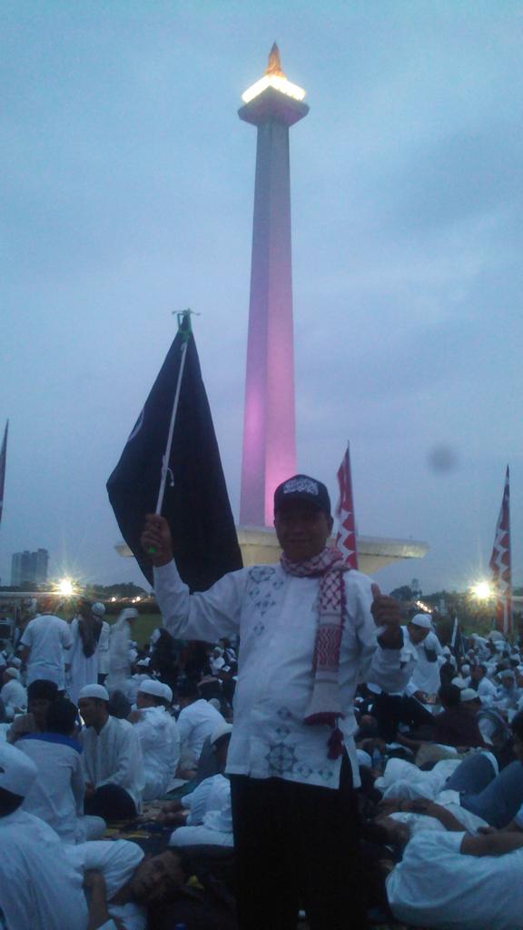 samsulhadigdn's tweet photo. 212.   18.   Di monas. Allahu Akbar https://t.co/2mXEwIVPfW