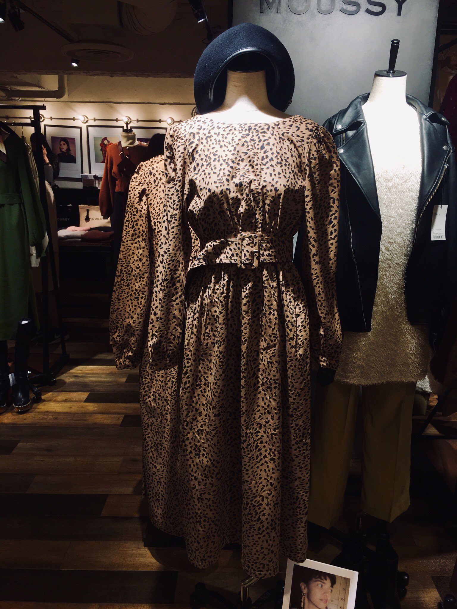 Twitter पर ルミネエスト新宿 B1 Moussy Open Back Long Sleeve ワンピース ウエストマークのアイテムは今季外せないかな と 夏に大人気だったレオパードが また店頭に入荷してました 実は後ろも ばっくり開いてて主役級 ワンピ
