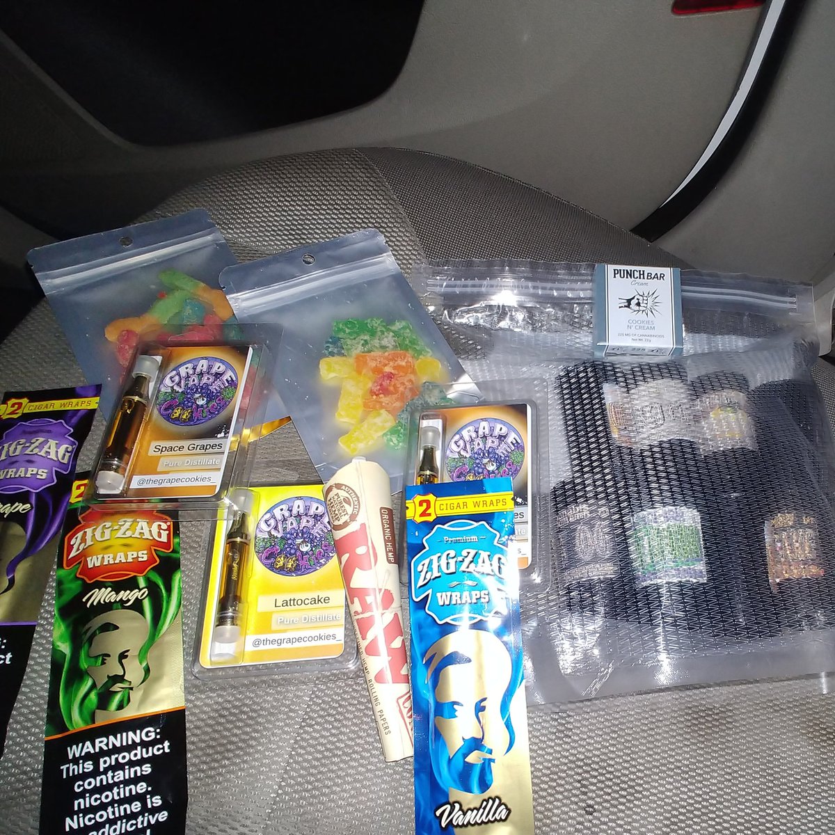 enokian1's tweet photo. #ppp #StonerFam strains #sunsetsherbert #samsonog #purplicious #weddingcake #birthdaycake #girlscoutcookies #mimosa #orangecreamcicle #wax #spacegrape #lottocake #edibles #spaceworms #sourweedkids #punchbar https://t.co/Kl7YHz7Qi0