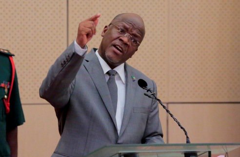 millardayo's tweet photo. "Amani tuliyonayo tusiruhusu ikavurugika kwa vitu vidogo vidogo ambavyo havina msingi katika ya Taifa, tusibaguane kwa itikadi za Kidini, Kikabila wala Vyama vya Siasa, nawaomba Wanasiasa tupendane, sisi wote ni ndugu vyama havitupeleki popote" Rais Magufuli
#MillardAyoUPDATES https://t.co/uQ8rwAeWNU