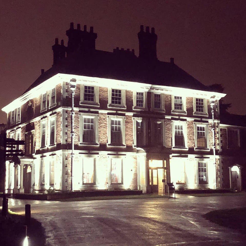 Forty_Hall's tweet photo. Morning as broken over #FortyHall as we enter the final day of the Forty Hall Christmas Fayre. We’re looking forward to seeing you there. #ChristmasInEnfield https://t.co/7JjjtO10MV