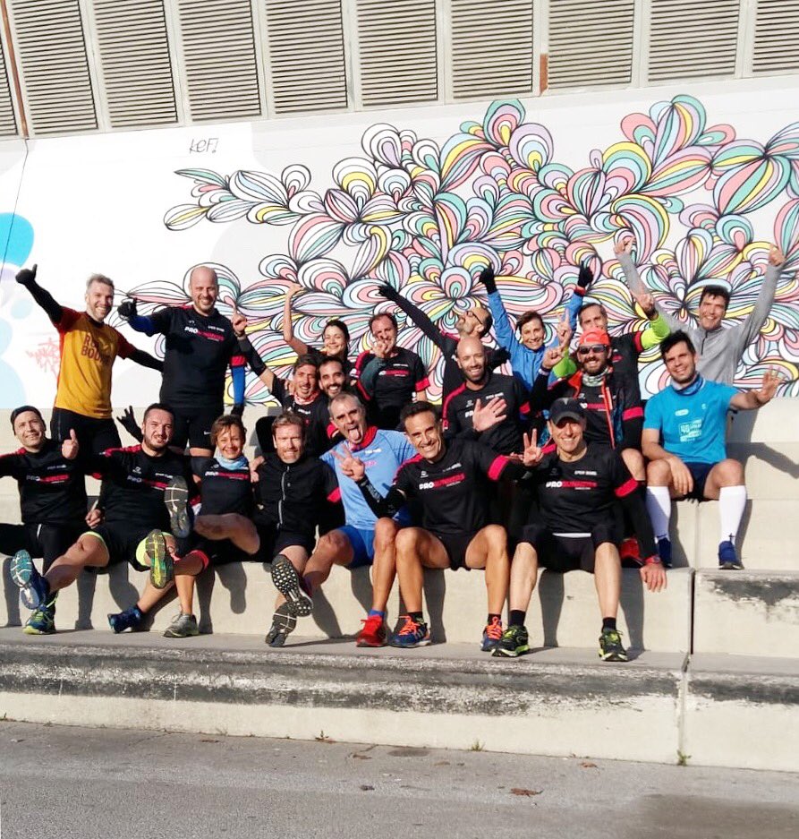 ProRunnersBCN's tweet photo. Nos encanta veros entrenar 💪 
En grupo y en fin de semana 🤙
.
.
#SomosProrunners #barcelona #grupo #entrenamiento #prorunners #poblenou https://t.co/vxOPvHhzMB