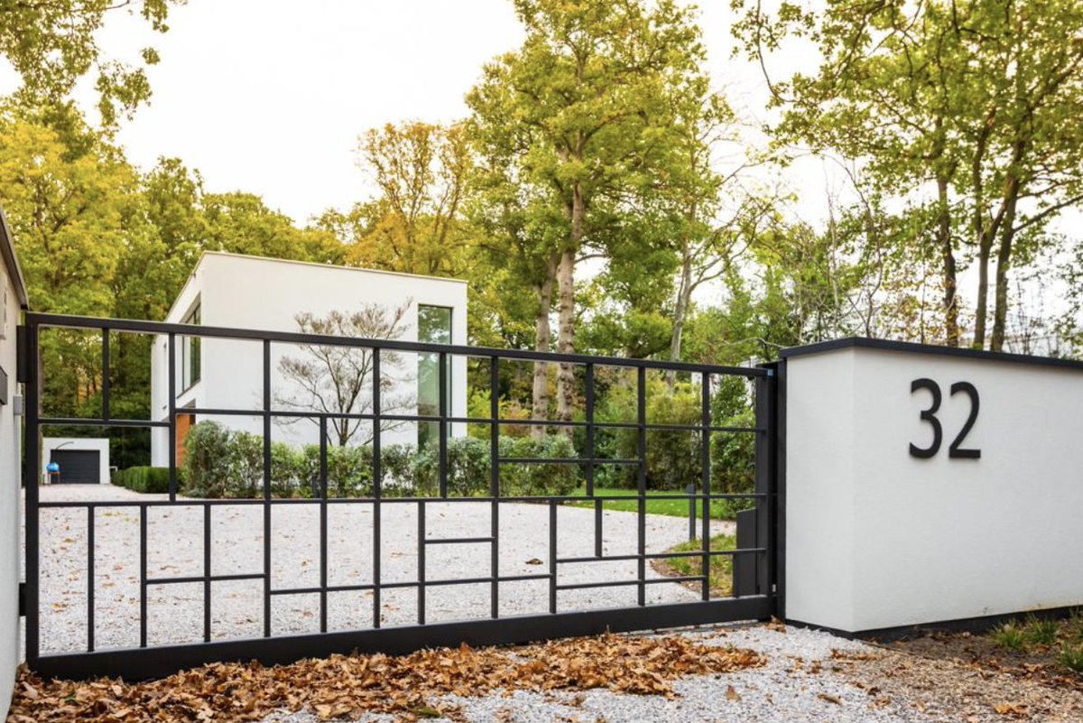 meesterindetuin's tweet image. PARTNER UITGELICHT | @DJSHekwerken | Een stijlvolle poort markeert niet alleen de grens van een perceel, het is bepalend voor de eerste indruk van bezoekers en.... lees verder... meestersindetuin.nl/partner-uitgel… #hekwerk #hek #toegangspoort