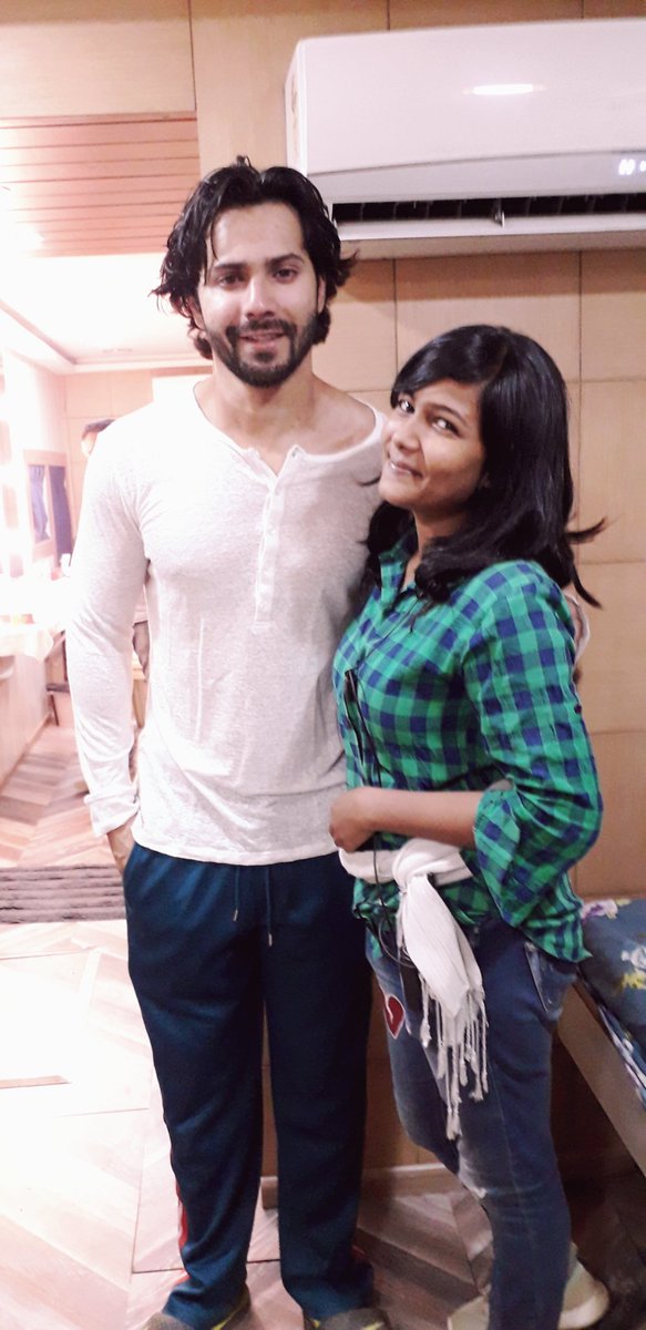 Suchismitaromi9's tweet photo. With Varun Dhawan
#Kalank_Dairies #Shoot_Life https://t.co/3SCRzTKysf